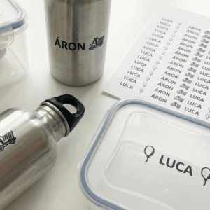 Áttetsző, vízálló, öntapadós matricák tárgyakra egyedi névvel, jellel